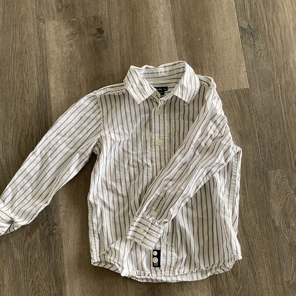 Gap 5t button shirt. Cream w/Brown. Great condition.Smoke/pet free home.